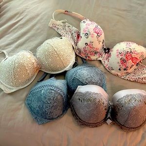 Lot of 4 beautiful Victoria’s Secret bras 36DD